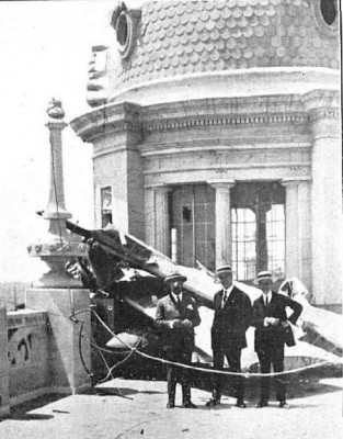 Cuando un avión se estrelló en la azotea de un edificio en Alicante