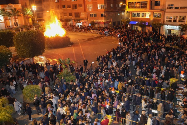 Centenares de ondenses salen a la calle para honrar a Sant Antoni