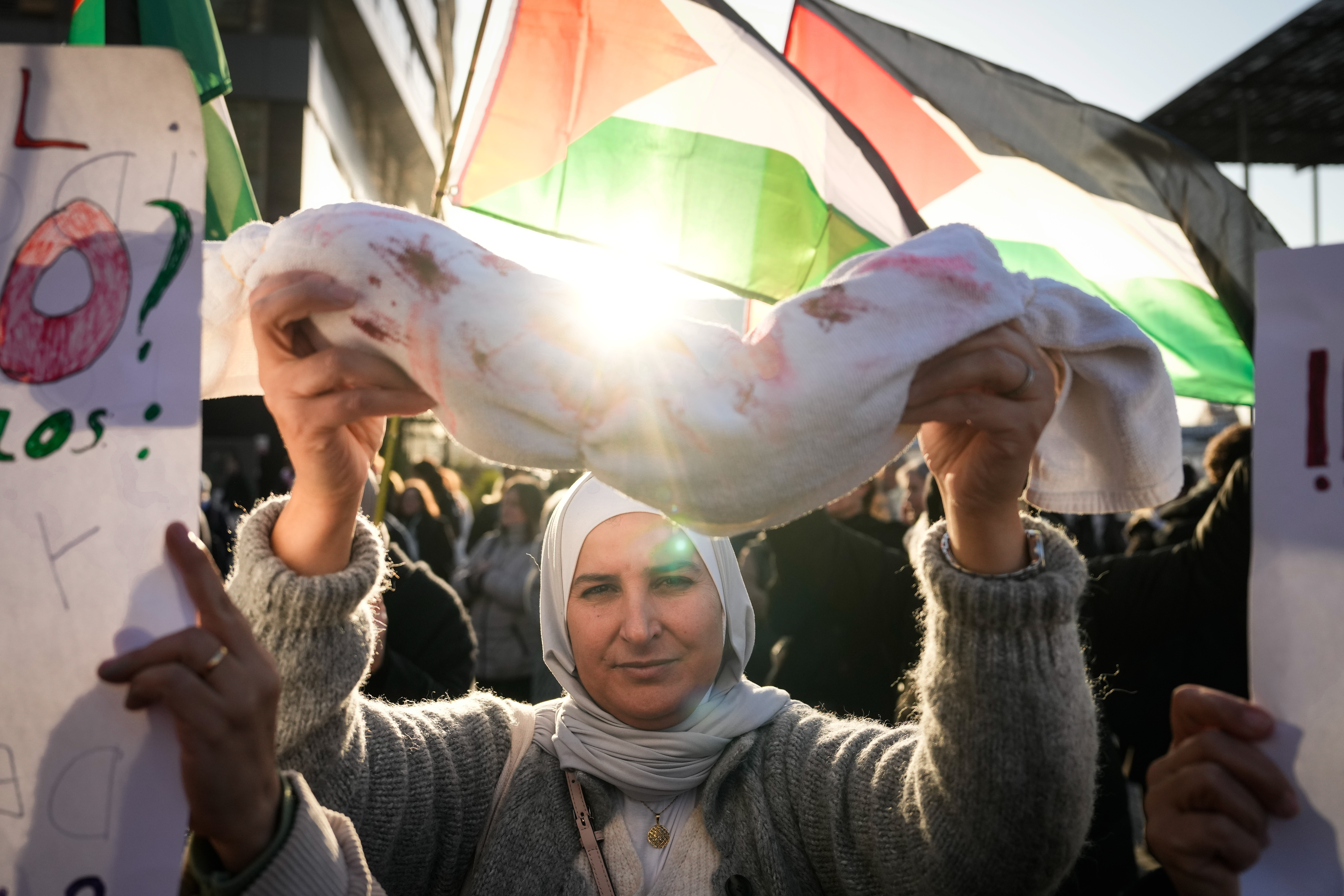 Miles de personas claman en más de cien ciudades por el 