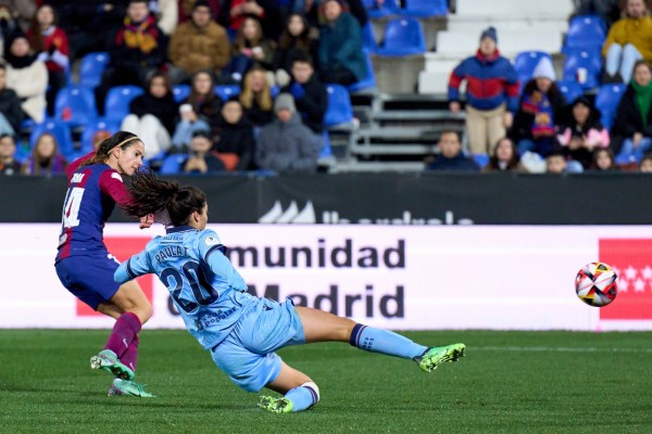 El Barcelona devora al Levante y se alza con su cuarta Supercopa