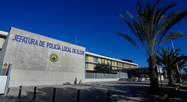 Avanza la instrucción por la querella al comisario e intendentes de la Policía de Elche: citados 14 testigos 