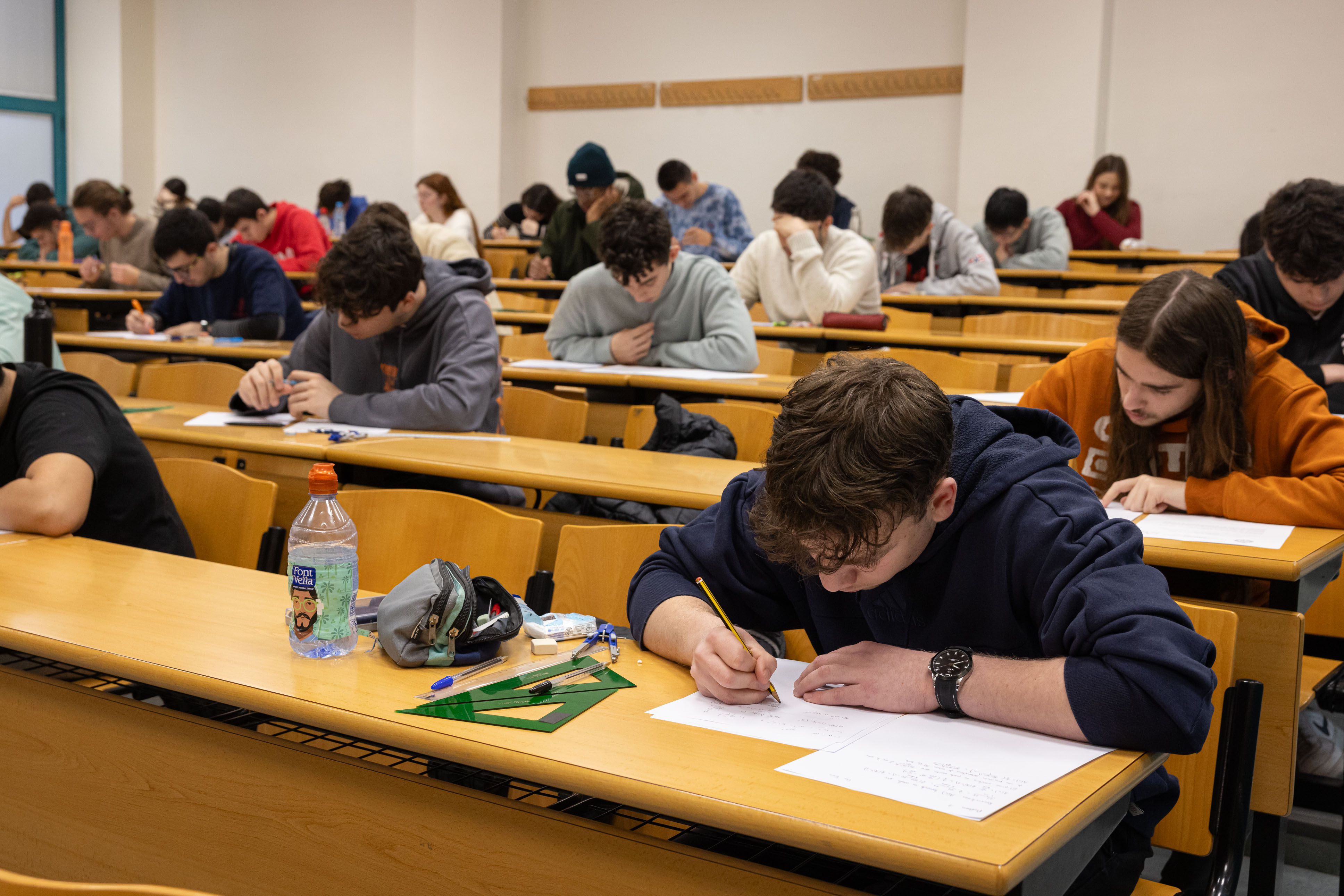 Un total de 47 alumnes de Castelló participen a la fase local de les olimpíades de matemàtiques a l'UJI