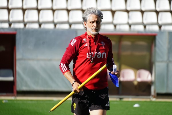 El Murcia recibe al Atlético Baleares estando más cerca del descenso de que de la promoción 