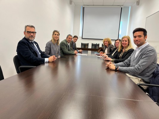 Una delegación de Crevillent se reúne con Barrera para avanzar en el desbloqueo del Teatro Chapí
