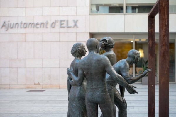 Elche amortiza una plaza dedicada a la promoción del valenciano y crea nuevos coordinadores de área