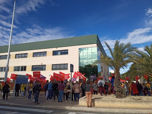 Amplio respaldo a la huelga provincial de limpieza en SCT a la espera de los pasos del concurso