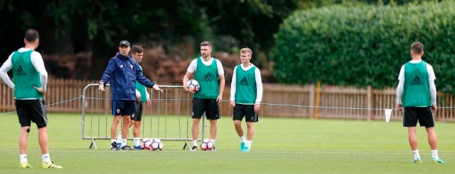 Mustafi y Abdennour se ejercitan al margen en la última sesión antes de medirse al Bournemouth