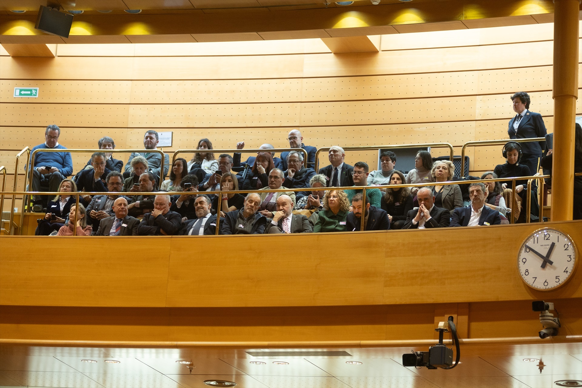 Discapacitados en la tribuna del Senado, donde se celebró la sesión.  Foto: EDUARDO PARRA/EP - 