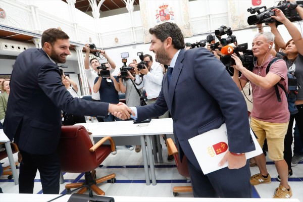 El PP de Miras volvería a ganar las elecciones, pero Vox se haría más fuerte a costa del PSOE