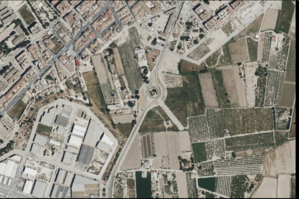 Cuatro empresas aspiran a construir el carril bici que unirá el CEIP 4 de Almoradí con el caso urbano