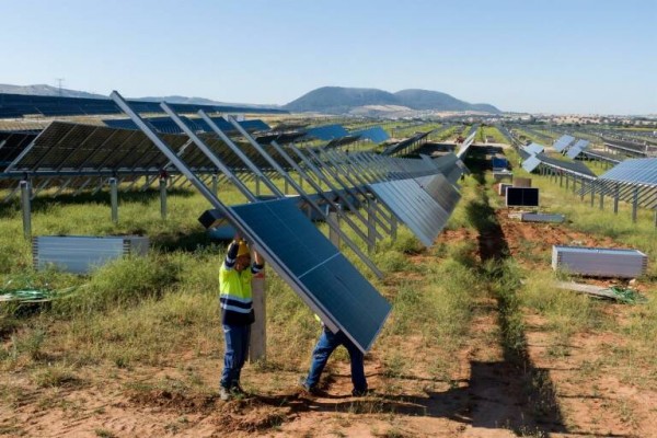 Statkraft consigue el visto bueno para dos plantas solares de 455 hectáreas entre Turís y Alborache