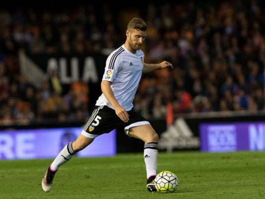 El AC Milan reactiva su interés en Mustafi al no poder cerrar a Musacchio