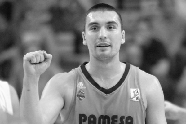 Muere tras de un infarto a los 46 años Milojevic, técnico de los Warriors y ex de Valencia
