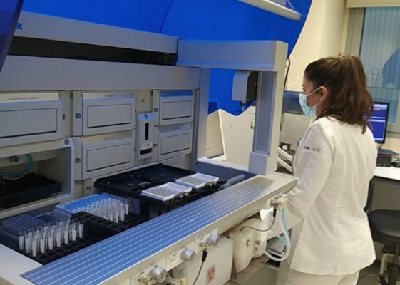 Los laboratorios de Manises y Dénia, sin noticias sobre su futuro a pocas semanas de las reversiones