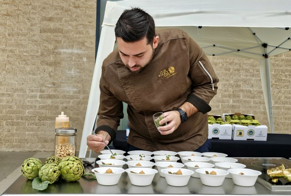 El mercat universitari Rebosta apropa el camp i la restauració amb la Carxofa de Benicarló a l'UJI