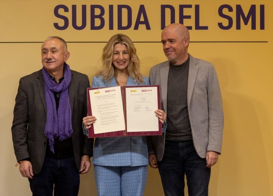 Díaz firma con los sindicatos la subida del SMI, que beneficiará a 1 de cada 7 asalariados