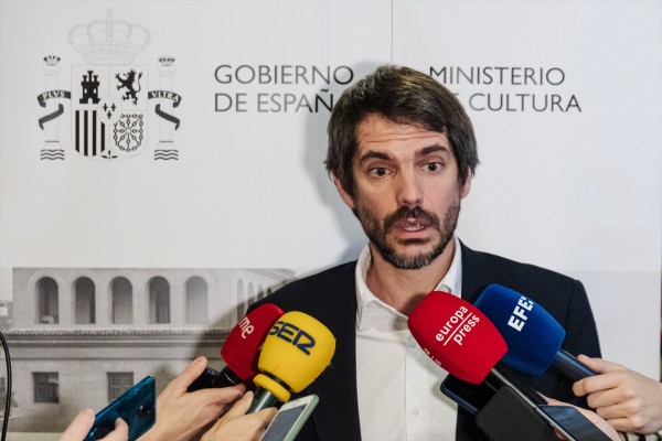Urtasun critica la cancelación de revistas en valenciano: 