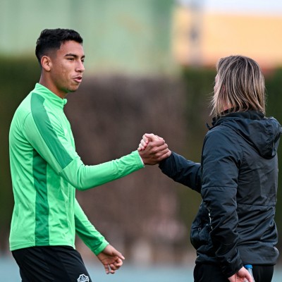 El Elche prepara la visita del Real Valladolid con Jesús Hernández, dos bajas y dos dudas
