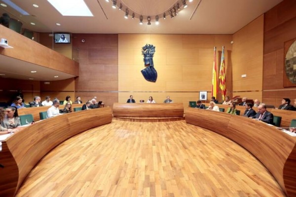 Cuenta atrás para que Catalá cambie (o no) el reparto de las comisiones tras la advertencia del Síndic