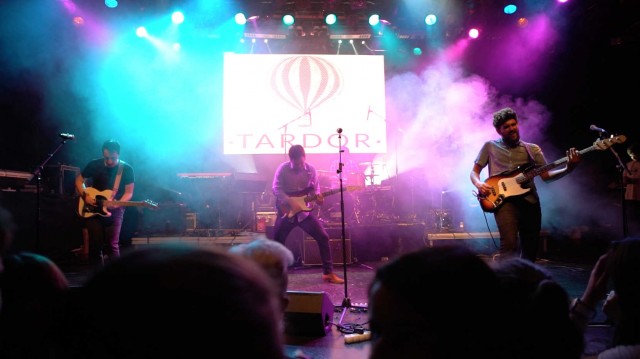 Tardor, Funkiwi's y Mediterranean Roots representan 'Sona la Dipu' en el Arenal
