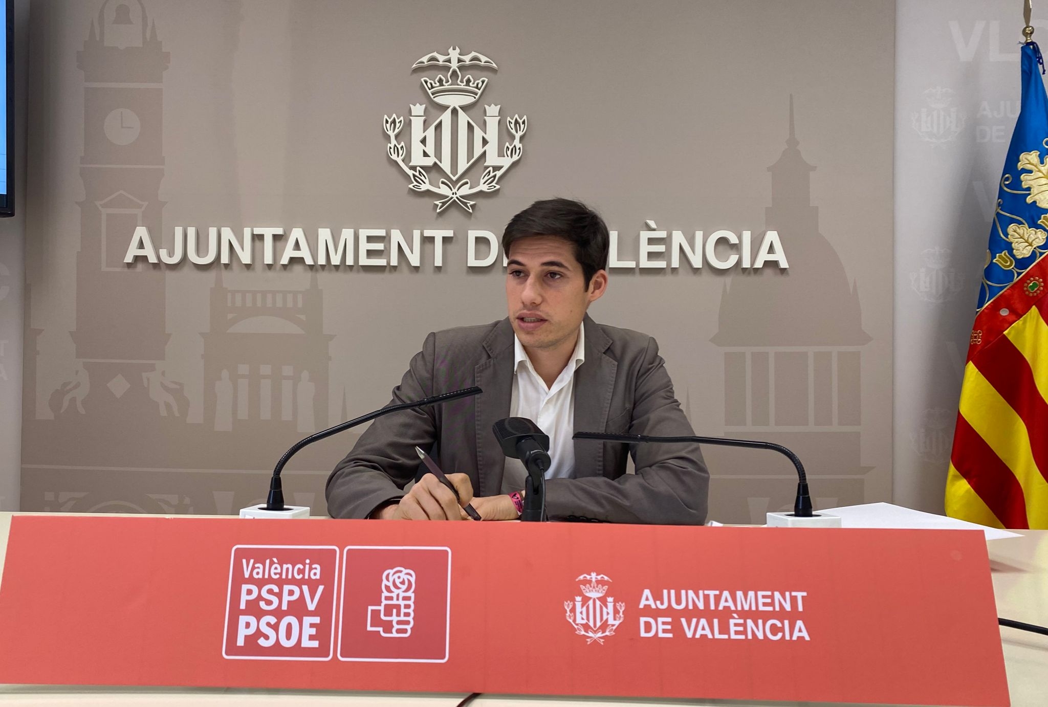 El PSPV propone a Catalá aplicar un recargo del IBI del 50% a los propietarios de viviendas vacías