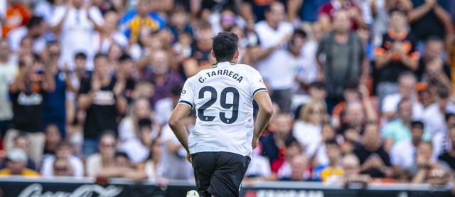 El Elche irrumpe en la puja por la cesión del central sub-23 César Tárrega