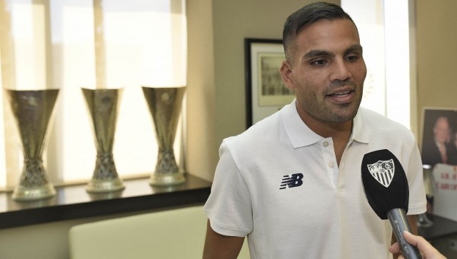 Gabriel Mercado firma su fichaje con el Sevilla hasta 2019