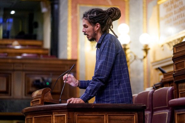 El Constitucional da la razón al exdiputado 'morado' Alberto Rodríguez y enmienda al Supremo
