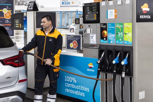 Más de 600 estaciones de servicio contarán con combustible renovable de Repsol este año