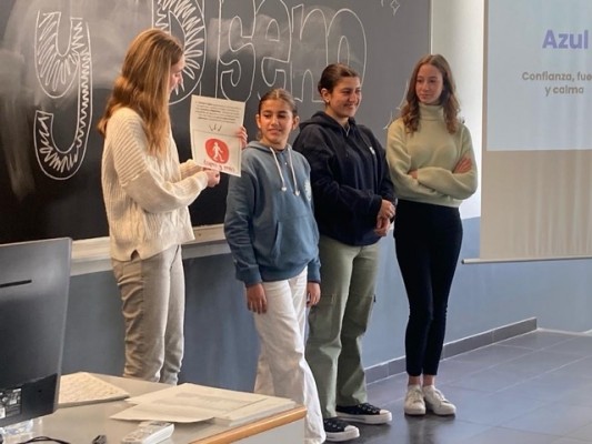 Más de 100 jóvenes participan en el programa de emprendimiento Technovation Girls CV
