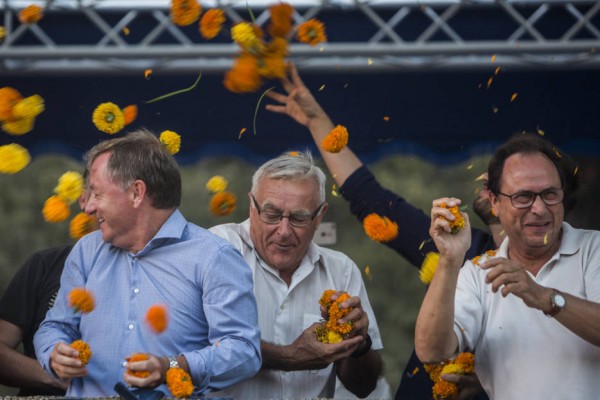 Oye, ve y calla, y con nadie tendrás batalla