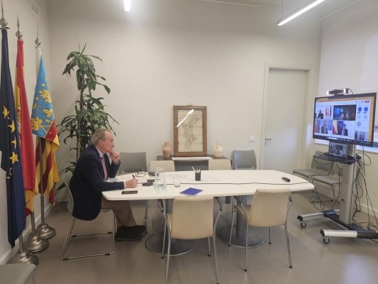 Aguirre exige a Planas una modificación de la PAC y que se refuercen las inspecciones en puertos