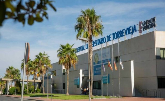 El Hospital de Torrevieja adjudica por 7,1 millones los suministros y equipos de diálisis hasta 2028