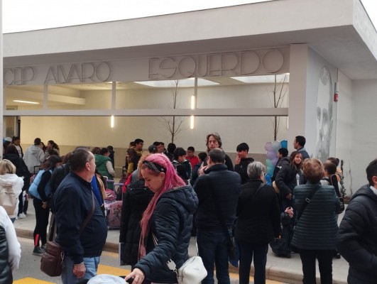 Ahora sí, el alumnado del nuevo colegio Doctor Esquerdo de la Vila estrena las aulas