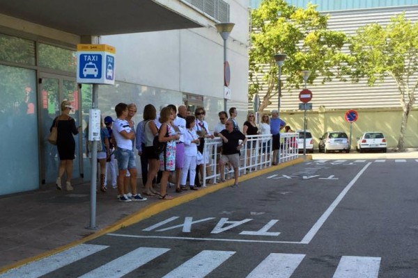 Los taxis de Valencia, bajo mínimos por el descanso diario de 300 coches impuesto por el Consell