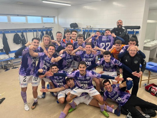 El Yeclano gana en Estepona e iguala con el Sevilla Atlético al frente del grupo 4 de Segunda RFEF 