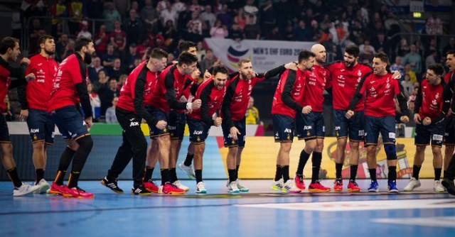 Los 'Hispanos' se redimen de su tropiezo inicial con un claro triunfo sobre Rumanía