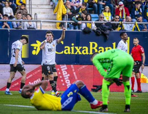 Cádiz y Valencia empatan a uno en el descanso
