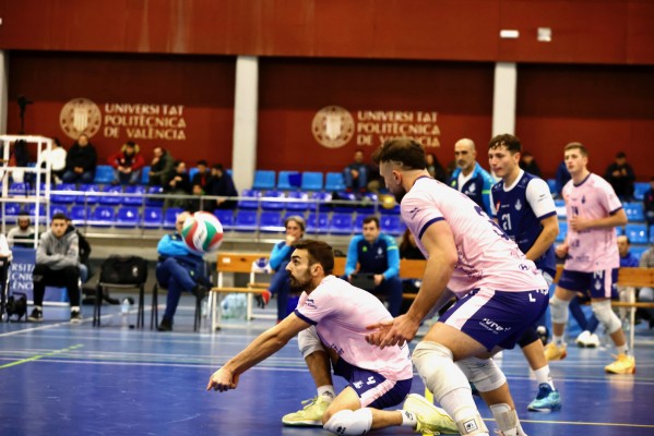 Conqueridor vence con solvencia a Villena Petrer en el derbi y suma su tercera victoria consecutiva
