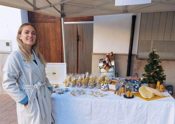 Eslida se basa en la apicultura para diseñar piezas exclusivas de decoración y detalles para eventos
