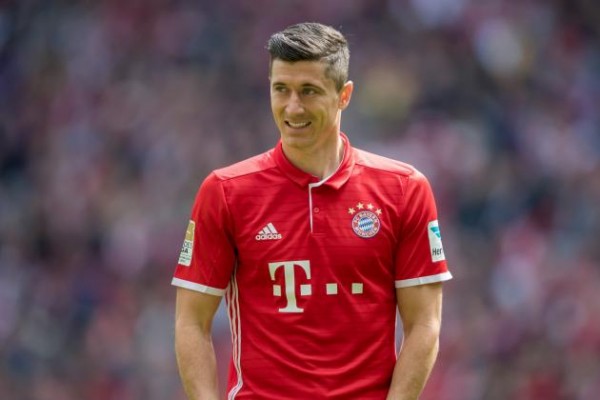 Rummenigge insiste en la determinación del Bayern de prolongar a Lewandowski