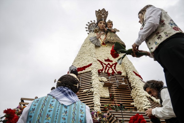 El manto de la Ofrenda a la Virgen, al Guinness World Records: el reto de los floristas valencianos