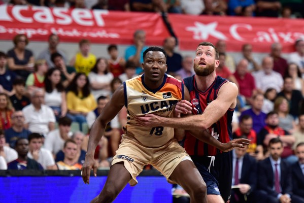 El pívot congoleño Jordan Sakho abandona el UCAM CB a petición propia 
