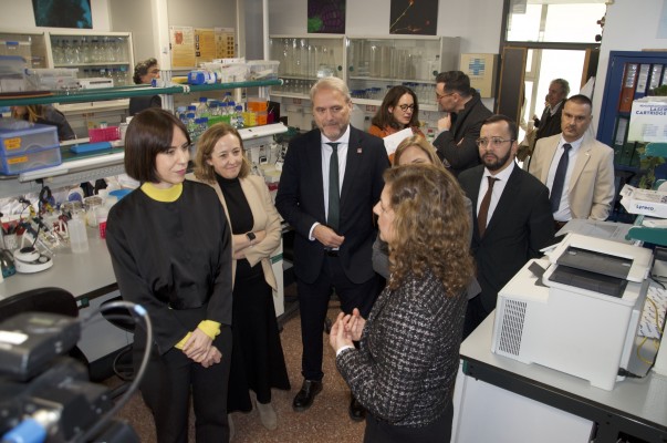 La ministra Morant y Eloísa del Pino visitan el Instituto de Neurociencias UMH-CSIC