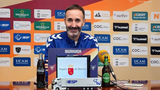 Un monstruo viene a verme: Sito quiere un UCAM CB 