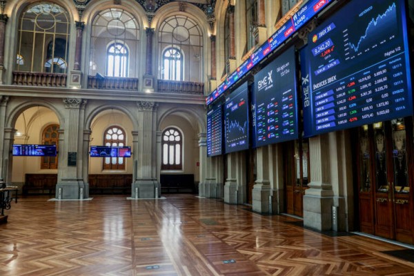 El Ibex 35 salvó por los pelos los 10.000 puntos, mientras Grifols se hundió un 16,2%