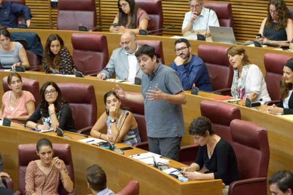 Compromís presenta cuatro PNL en Les Corts contra los delitos de odio