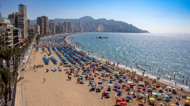 Benidorm recoge 540 toneladas de residuos en sus playas durante el 2023 