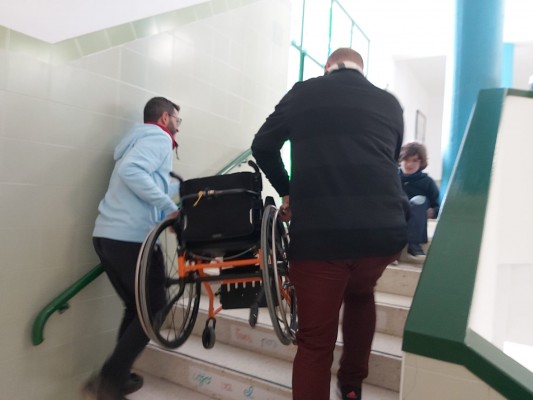 Alicante acelera la reparación de las calderas en colegios y reactiva el ascensor del CEIP Voramar
