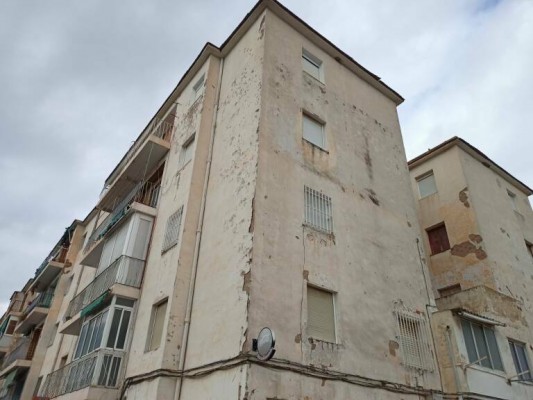 El Ayuntamiento da el visto bueno para la demolición de cuatro bloques en San Antón